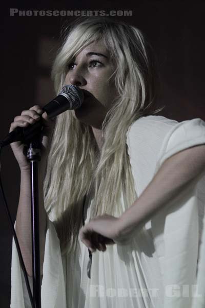 ZOLA JESUS - 2011-09-28 - PARIS - Point Ephemere - 